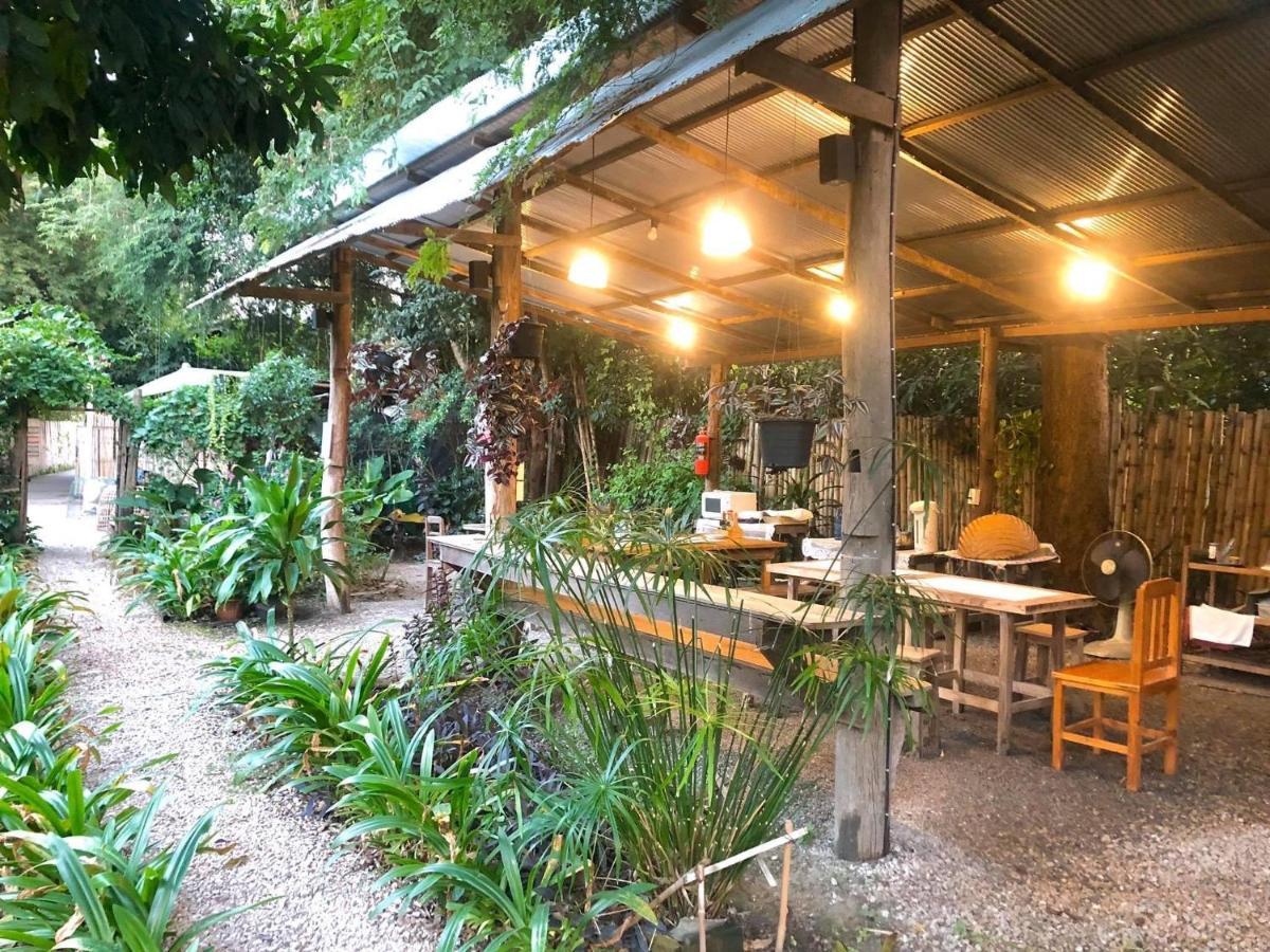 Lanna House Lanna Hut Chiangmai Bed & Breakfast Chiang Mai Bagian luar foto