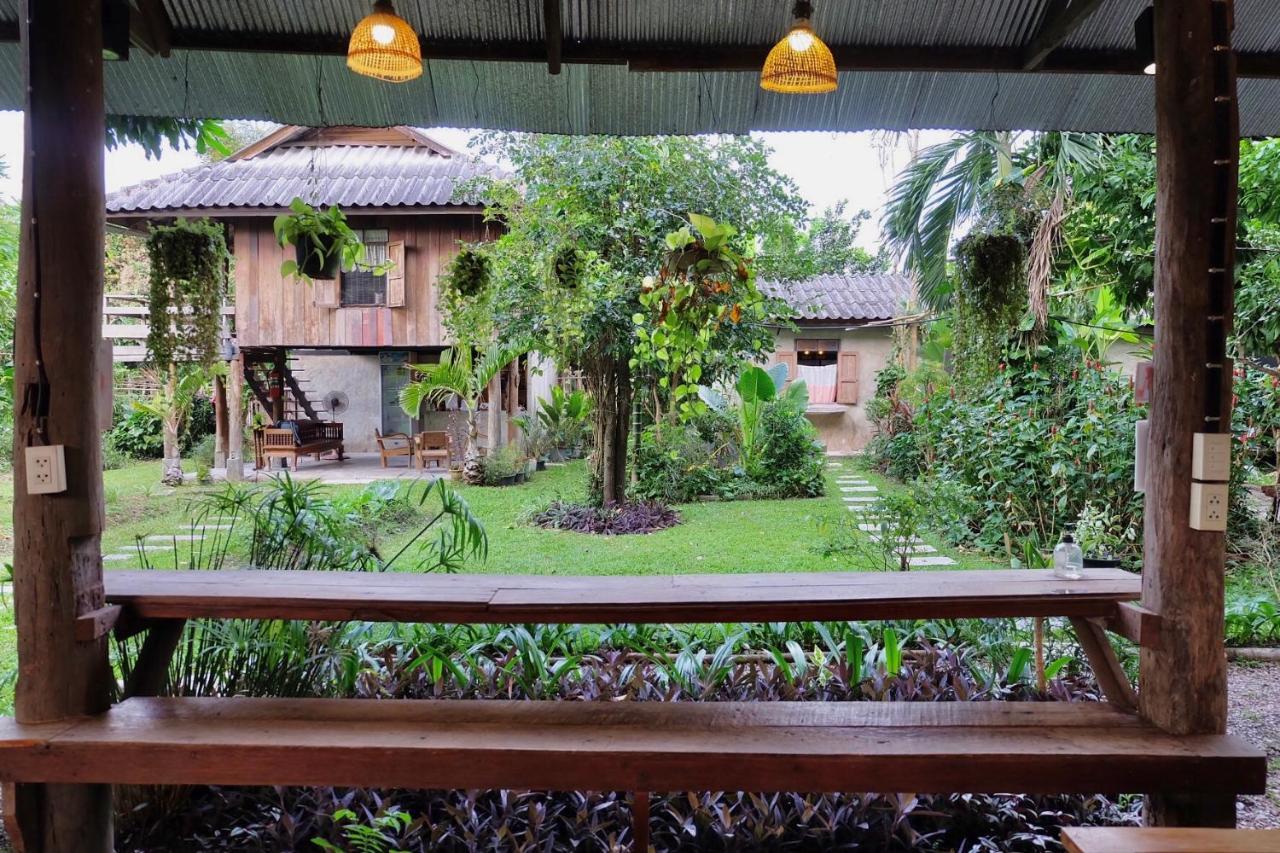 Lanna House Lanna Hut Chiangmai Bed & Breakfast Chiang Mai Bagian luar foto
