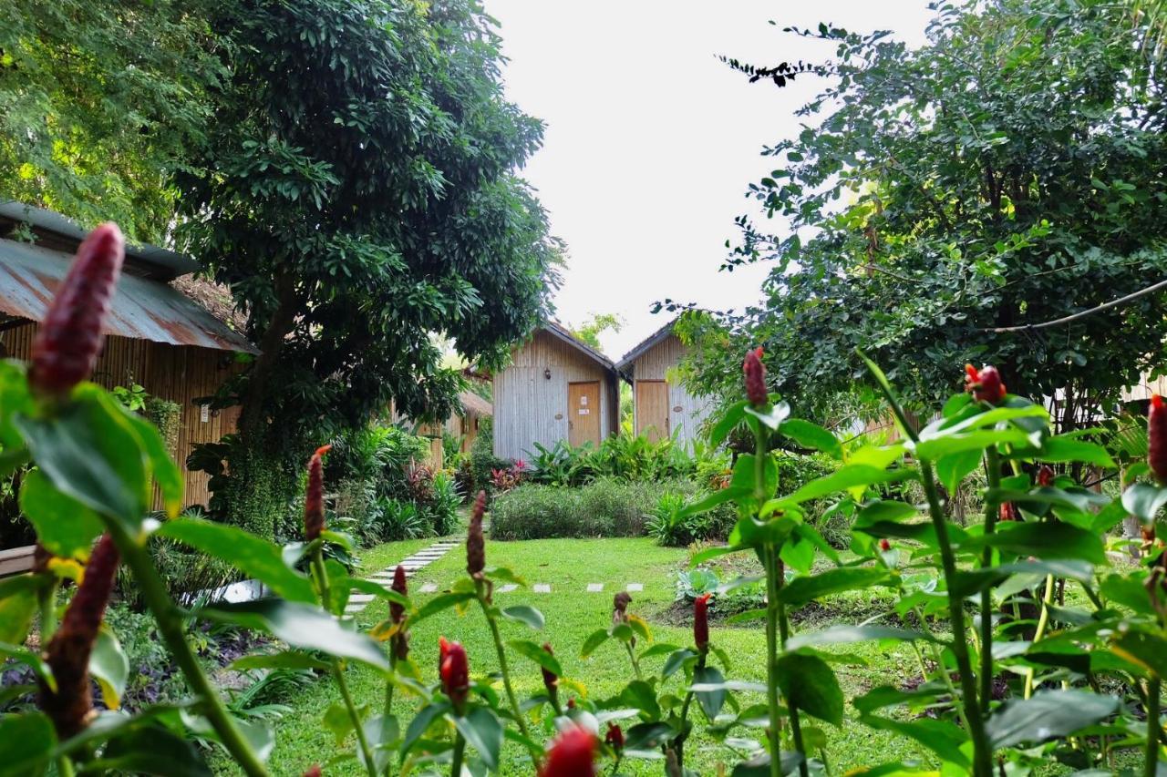 Lanna House Lanna Hut Chiangmai Bed & Breakfast Chiang Mai Bagian luar foto