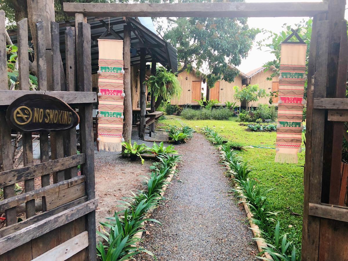 Lanna House Lanna Hut Chiangmai Bed & Breakfast Chiang Mai Bagian luar foto